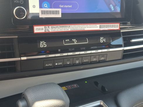 Used 2025 Toyota Sienna LE FWD image 15