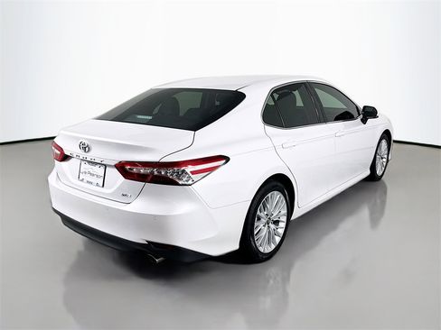 Used 2018 Toyota Camry L image 9
