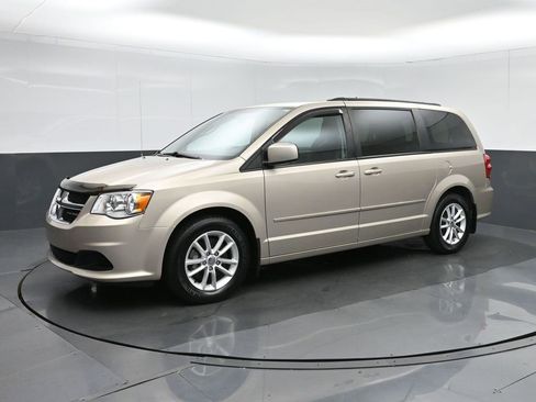 Used 2016 Dodge Grand Caravan SXT w/ Rear Park Assist Package image 3