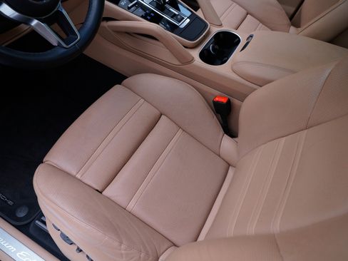 Used 2023 Porsche Cayenne Platinum Edition image 16