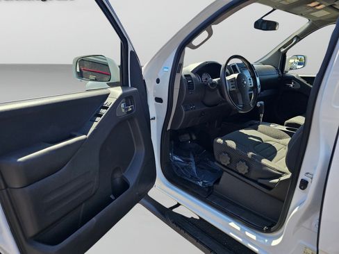 Used 2017 Nissan Frontier PRO-4X AWD/4WD image 19