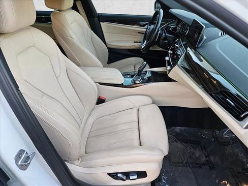 Used 2019 BMW 530e w/ Premium Package image 22