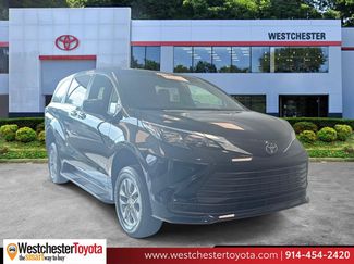 Used 2026 Toyota Sienna LE FWD video 1