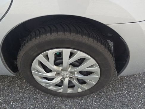 Used 2019 Toyota Corolla LE FWD image 13