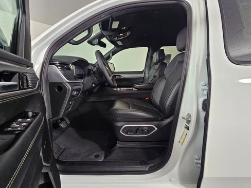 New 2026 Jeep Grand Wagoneer L 4WD w/ HD Trailer Tow Package image 18