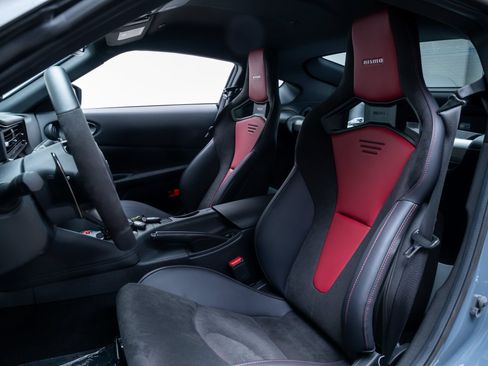 Used 2024 Nissan Z NISMO RWD image 19