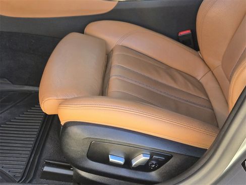 Used 2019 BMW 540i xDrive w/ M Sport Package image 26