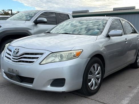 Used 2011 Toyota Camry LE image 15