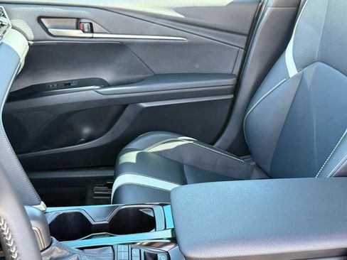 Used 2025 Toyota Camry SE w/ Convenience Package FWD image 13