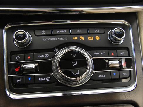 Used 2019 Lincoln Continental Select w/ Continental Climate Package image 20