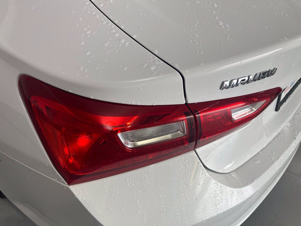 Used 2018 Chevrolet Malibu LT FWD image 40