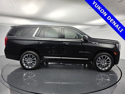 Used 2023 GMC Yukon Denali w/ Advanced Technology Package image 3