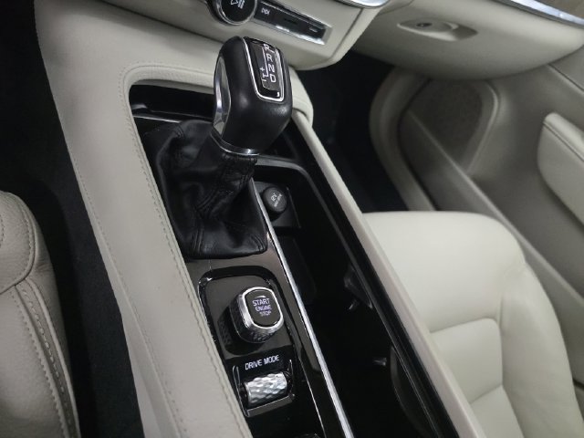 Used 2020 Volvo V90 T6 Cross Country AWD/4WD image 33