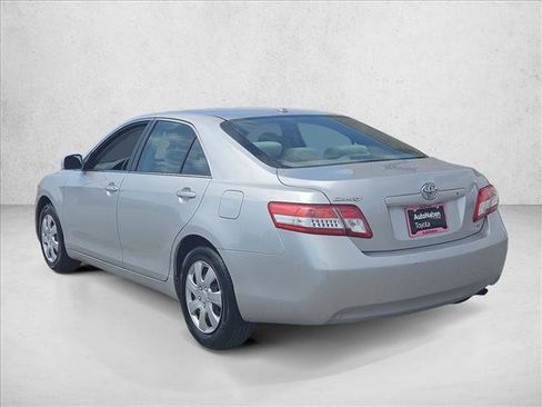 Used 2010 Toyota Camry LE FWD image 8