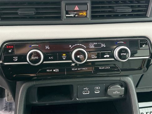 Used 2025 Honda Pilot EX-L image 16