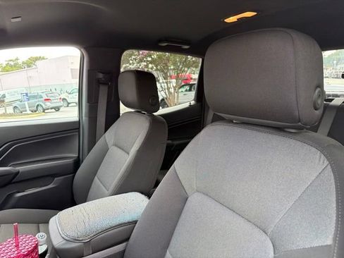 Used 2025 Chevrolet Colorado W/T RWD image 16