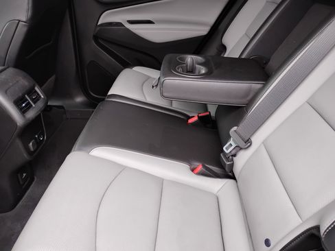 Used 2018 Chevrolet Equinox Premier image 17