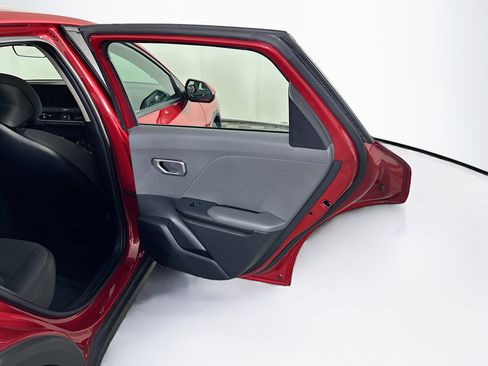 Used 2025 Kia K4 LXS image 28