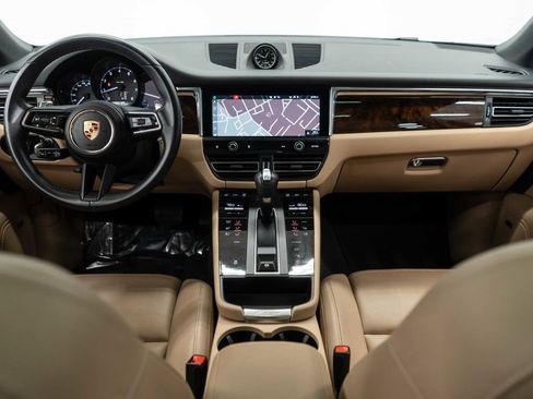 Used 2024 Porsche Macan w/ Premium Plus Package image 10