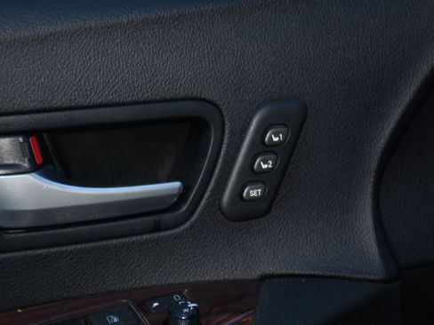 Used 2015 Toyota Sienna Limited image 12