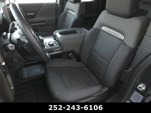 Used 2025 GMC Hummer EV 3X AWD/4WD image 9