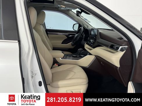 Used 2020 Toyota Highlander Limited FWD image 21