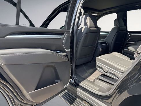 Used 2025 Cadillac Escalade Sport w/ Touring Package AWD/4WD image 30