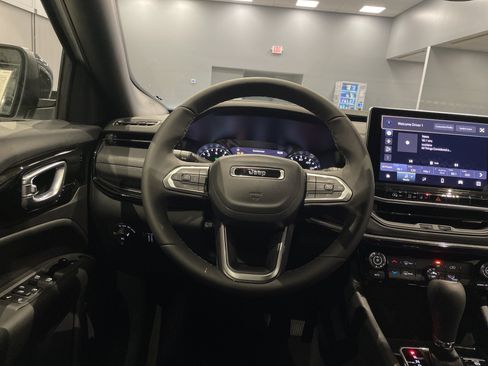 Certified 2026 Jeep Compass Latitude AWD/4WD image 17