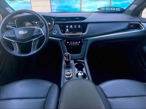 Certified 2025 Cadillac XT5 Premium Luxury FWD image 9