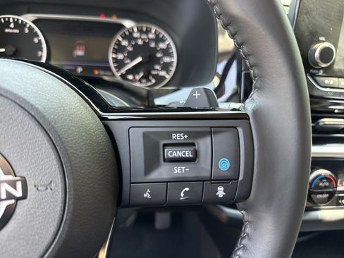 Used 2022 Nissan Pathfinder SV FWD image 27