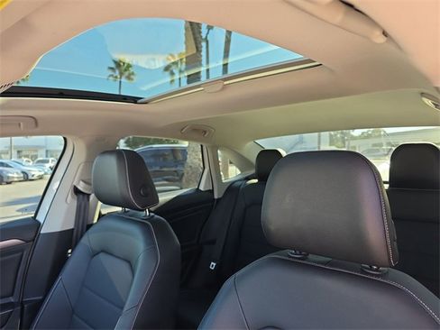 Certified 2024 Volkswagen Jetta SE image 20