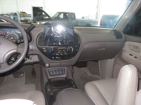 Used 2006 Toyota Sequoia SR5 AWD/4WD image 40