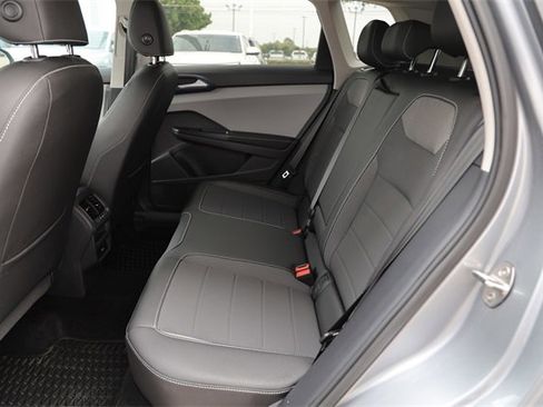 Certified 2024 Volkswagen Taos SE image 27