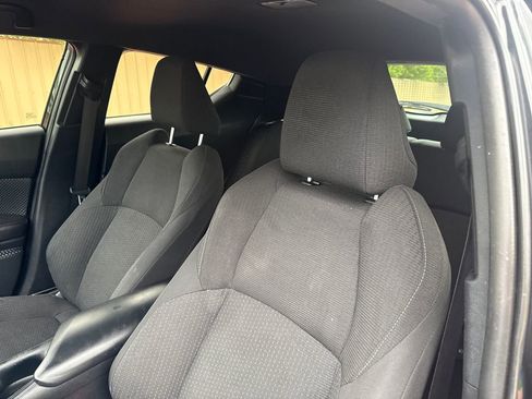 Used 2018 Toyota C-HR XLE FWD image 13