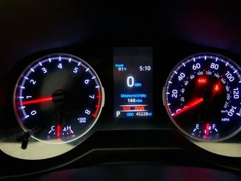 Used 2022 Toyota RAV4 LE FWD image 55