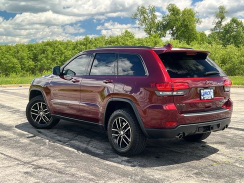 Used 2017 Jeep Grand Cherokee Trailhawk AWD/4WD image 2