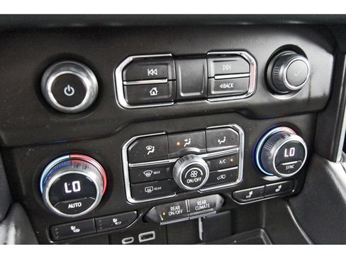 Used 2023 Chevrolet Tahoe Z71 w/ Luxury Package AWD/4WD image 28