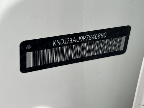 Used 2023 Kia Soul LX image 27