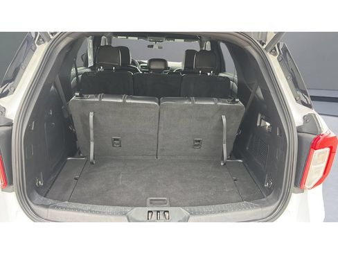 Used 2020 Ford Explorer XLT w/ Equipment Group 202A AWD/4WD image 21