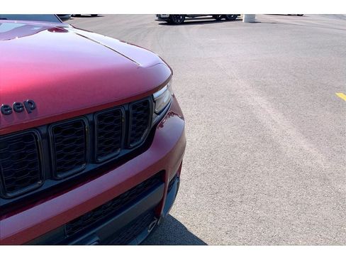 Used 2023 Jeep Grand Cherokee L Laredo AWD/4WD image 32