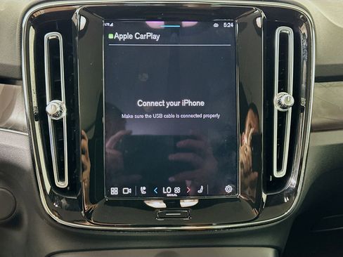 Used 2023 Volvo C40 P8 Recharge Ultimate image 22