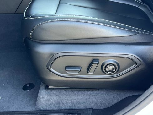 Used 2023 Jeep Grand Cherokee Limited image 19