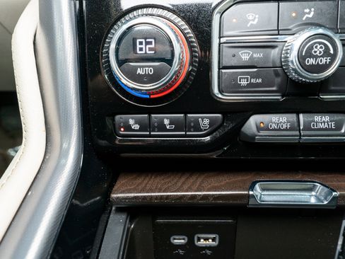 Used 2023 GMC Yukon XL Denali image 21