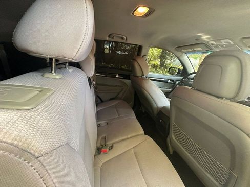 Used 2014 Kia Sorento LX FWD image 30
