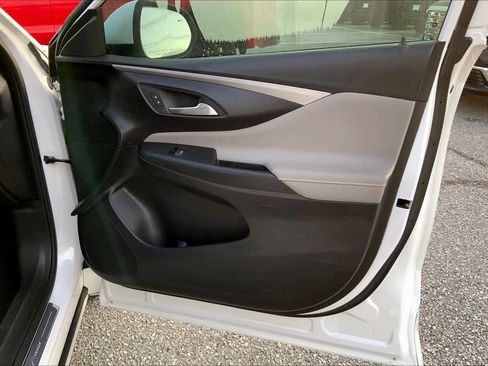 Used 2024 Buick Envista Avenir image 25