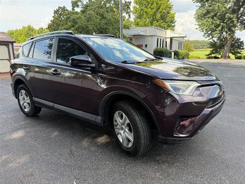 Used 2016 Toyota RAV4 LE FWD image 8