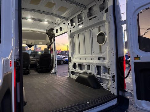 Used 2022 Ford Transit 250 Base image 18