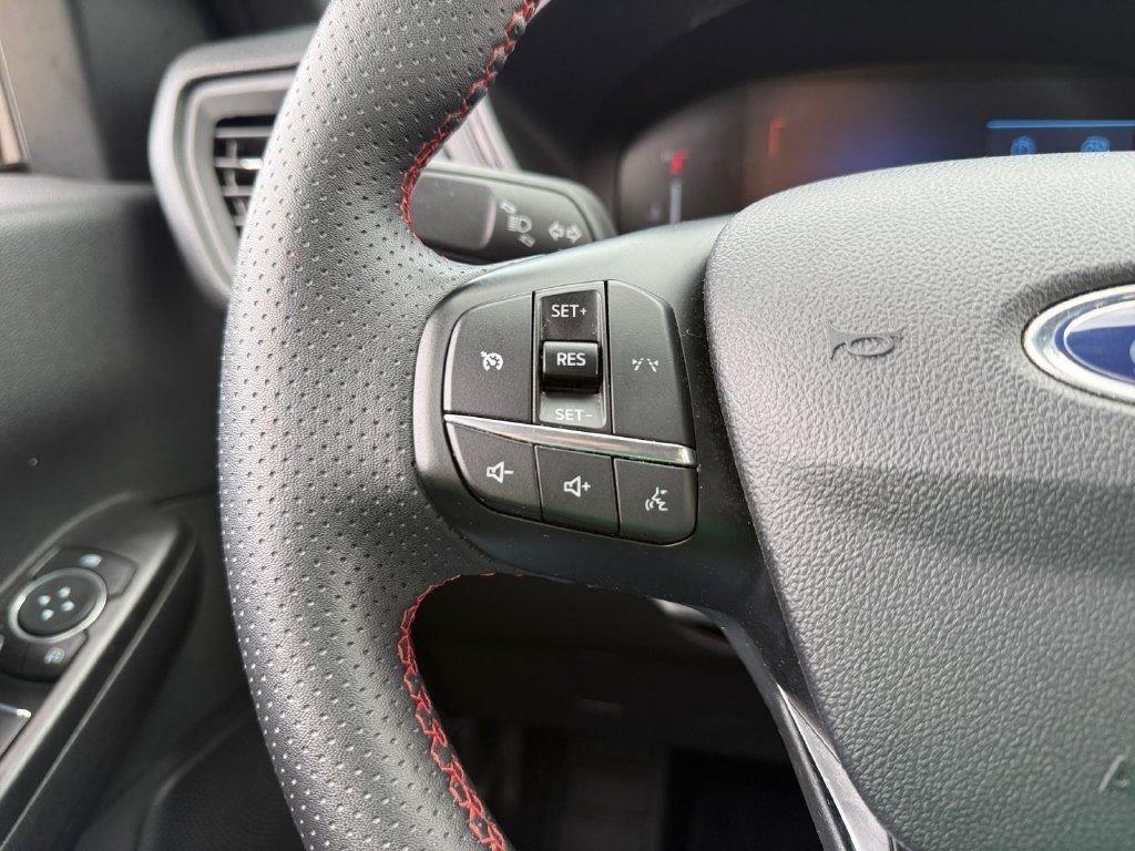 Used 2025 Ford Escape ST-Line Select AWD/4WD image 15