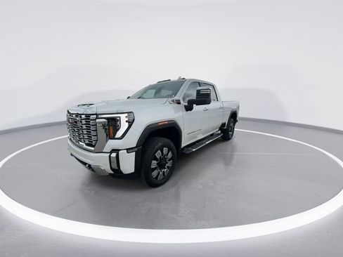 Used 2024 GMC Sierra 2500 Denali w/ Technology Package AWD/4WD image 4
