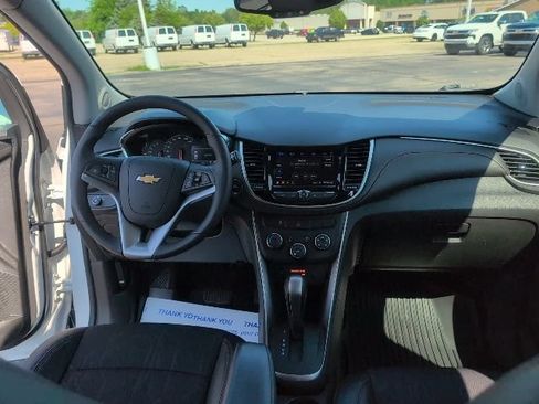 Used 2020 Chevrolet Trax LT w/ LT Convenience Package AWD/4WD image 34